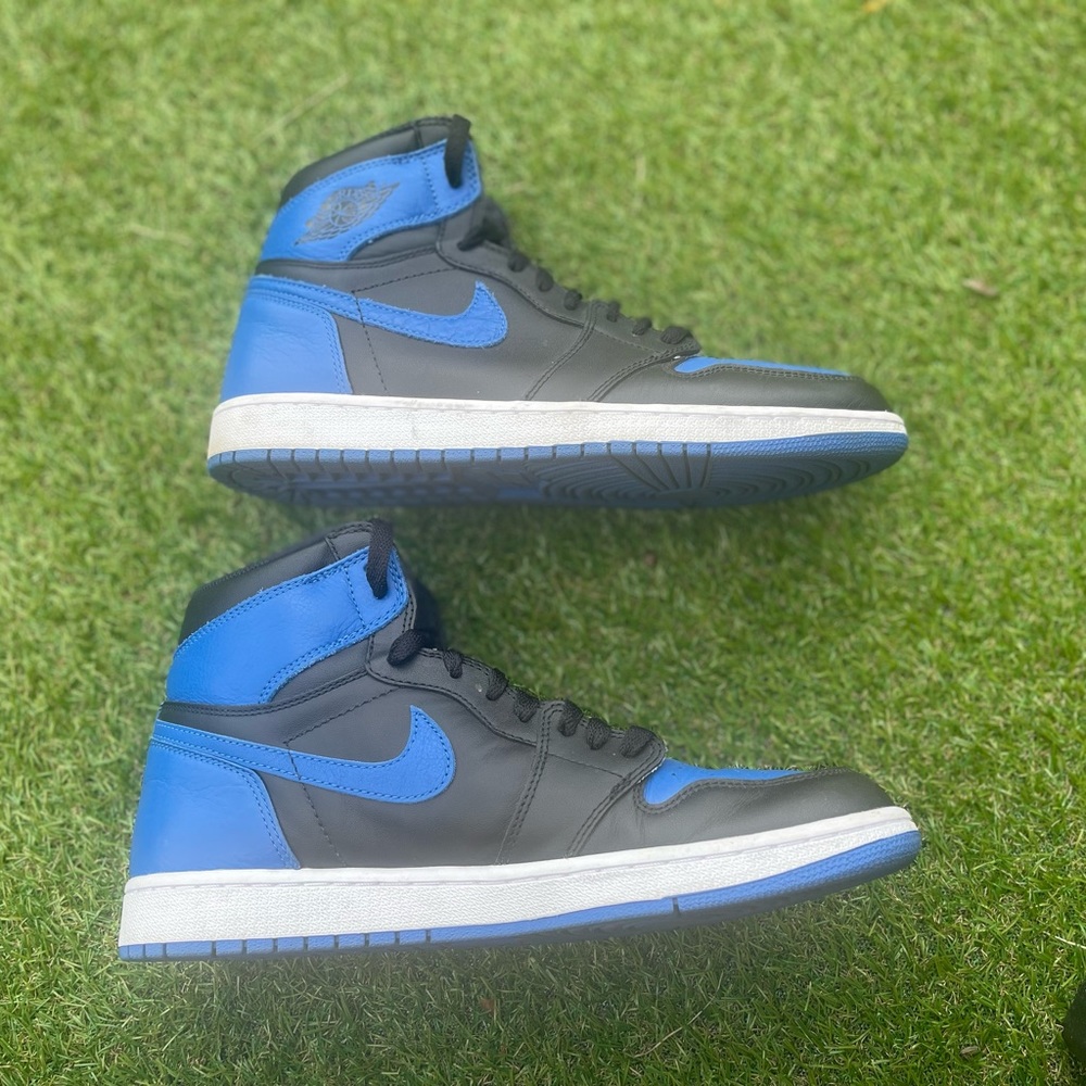 2017 royal blue Jordan’s -